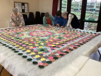 Quilt full size with ladies